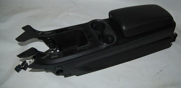Консоль центральная подлокотник Chevrolet Volt 11-15 кожа
