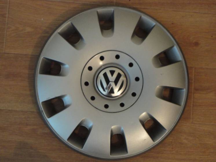 Продам Оригинальные колпаки на колеса Volkswagen T5 R16 (Фольксваге
