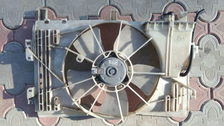 Toyota Avensis вентилятор радиатора