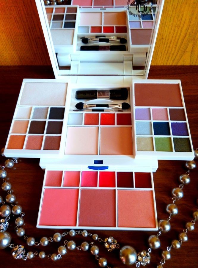Роскошный набор косметики палетка палитра для макияжа от Isabel Lennse