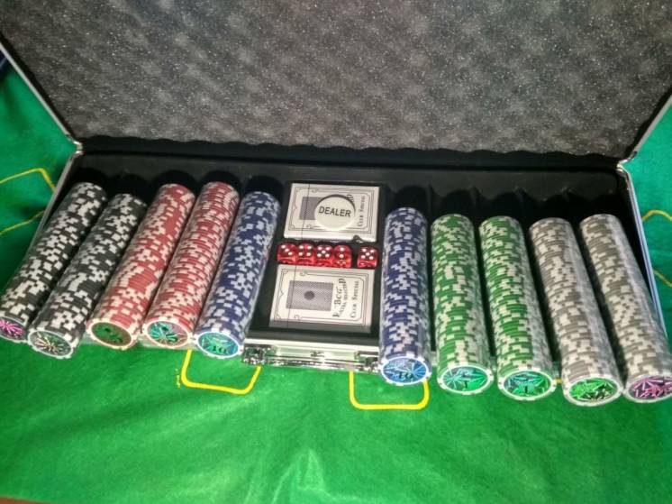 Набор для игры в покер на 500 фишек с номиналом новый покерный набор