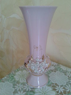 Антикварная ваза для цветов.