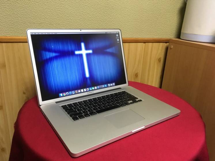 MacBook Pro 17” 2010, 512 SSD, i5 2,53 GHz, 8gb DDR3