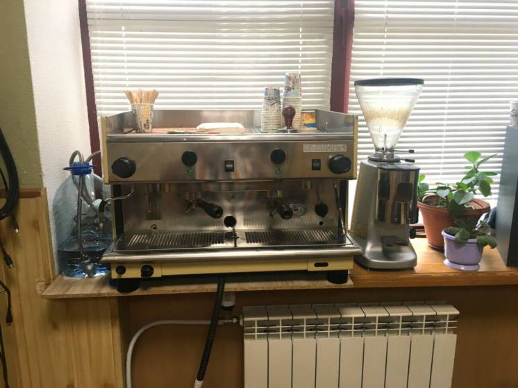 Кофемашина (электро+газ) + кофемолка + комплект для моб. кофейни