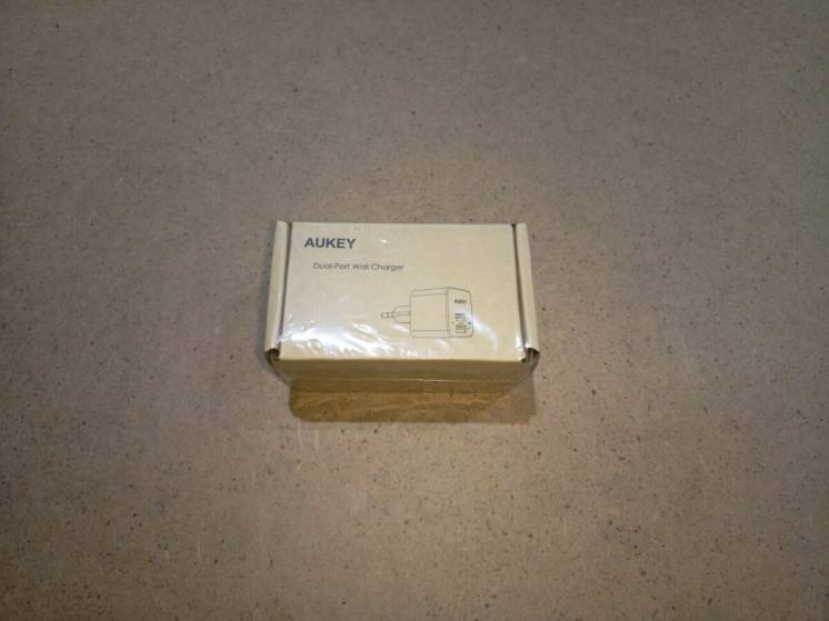 Оригинал фирменное зарядное Aukey PA-U32 на 2 USB порта (5В/2,4А/12Вт)