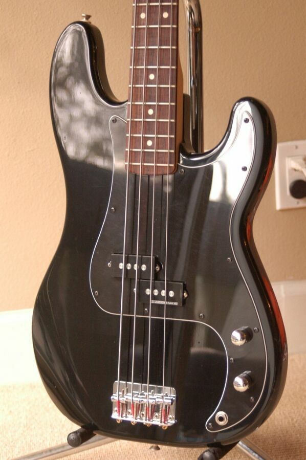 Продам Fender Precision Bass MIM