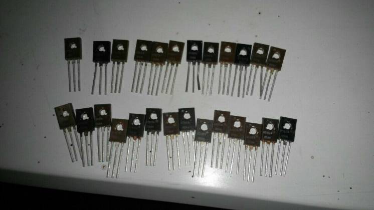 Транзисторы кт817а ( влоте 2шт )
