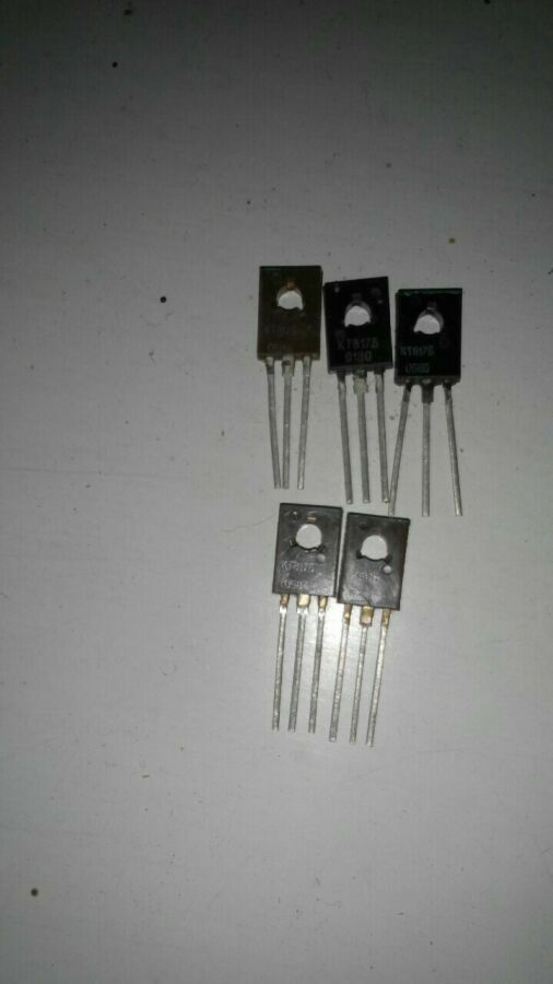 Транзисторы КТ817Б ( влоте 5шт )