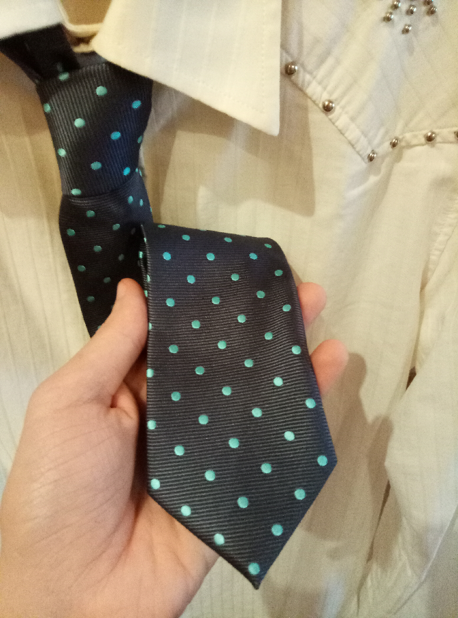 Мужской темно-синий узкий галстук в горошек