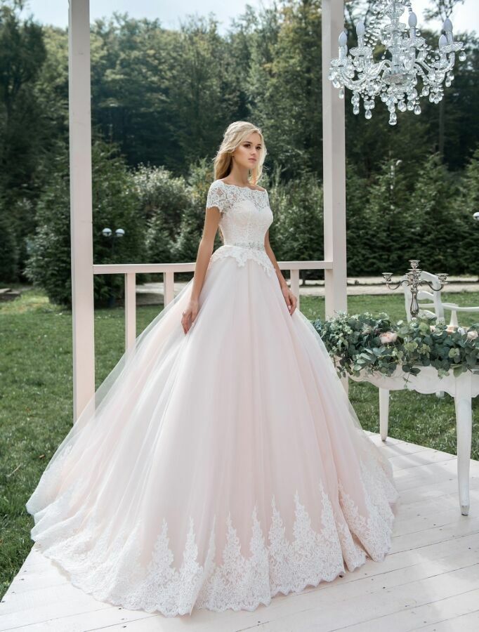 Розовое свадебное платье на свадьбу