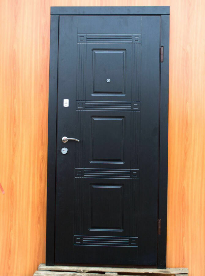 Входные бронированные металлические двери с квартиру