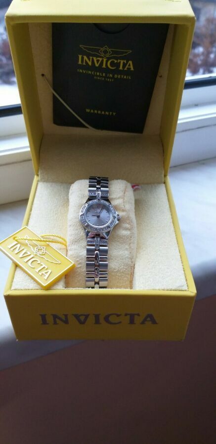 Продам Швейцарские женские часы Invicta