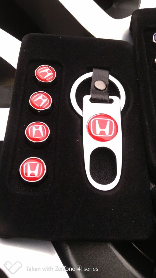 Колпачки на ниппель с ключом-брелком и логотипом Honda.