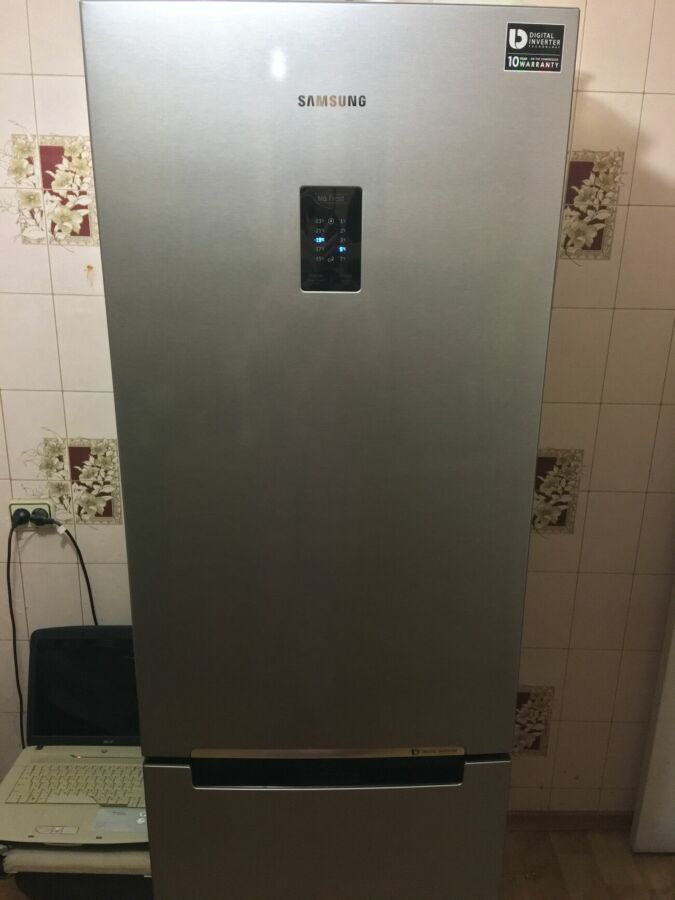 Продам холодильник Samsung RB33J3205SA