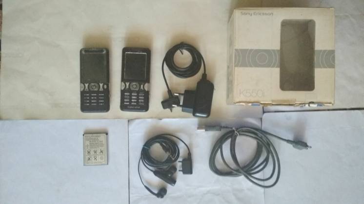 Sony Ericsson K550i, наушники, зарядка, USB кабель, коробка