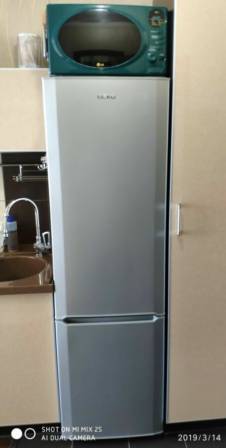 Продам холодильник двухкамерный Beko Cs 331020 S