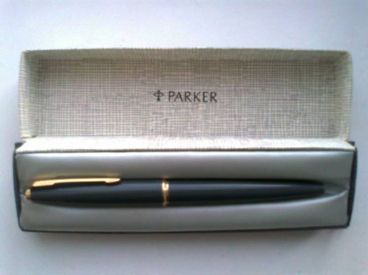 Ручка Parker с золотым пером.