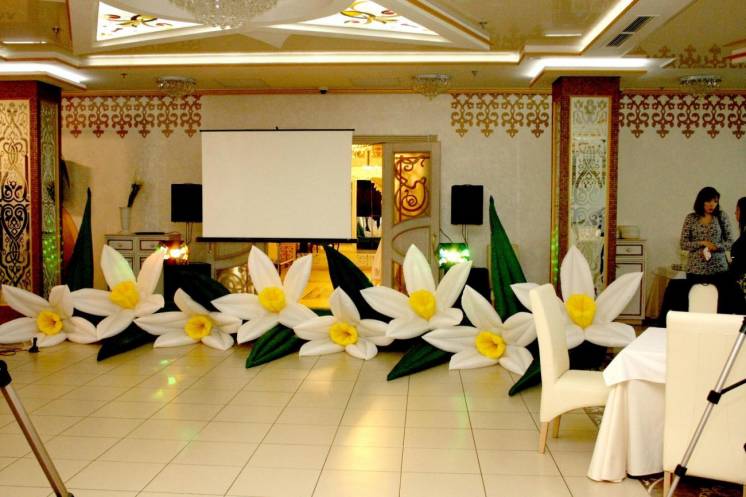 Надувные гигантские цветы для оформления праздников в прокат