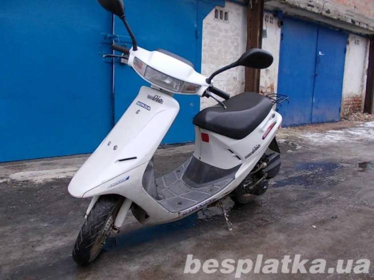 Продам скутер Хонда-Дио-18 по з/ч