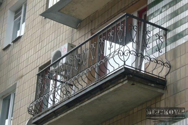 Реставрация плит, ограждений, расширение габаритов балконов.