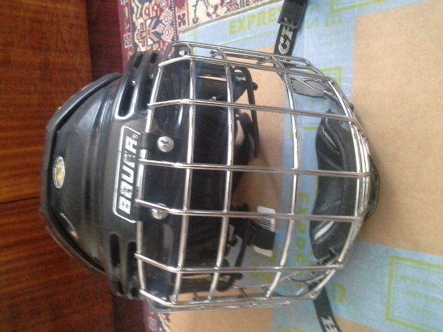 Хоккейный шлем BAUER 5000 размер S б/у