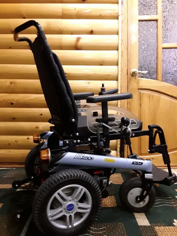Инвалидная коляска с электроприводом.Фирмы Otto Bock 500