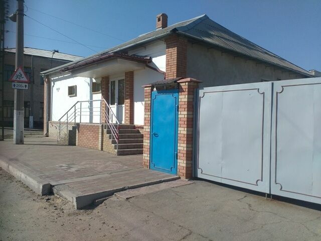 База (склад) с гаражами, офисом 509 м2 г. Луганск