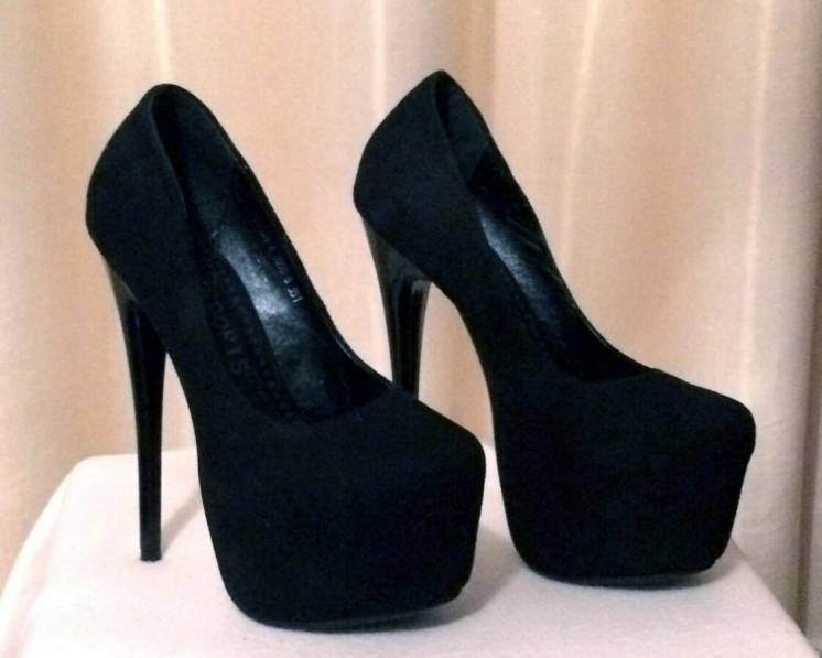 Продам стильные черные туфли