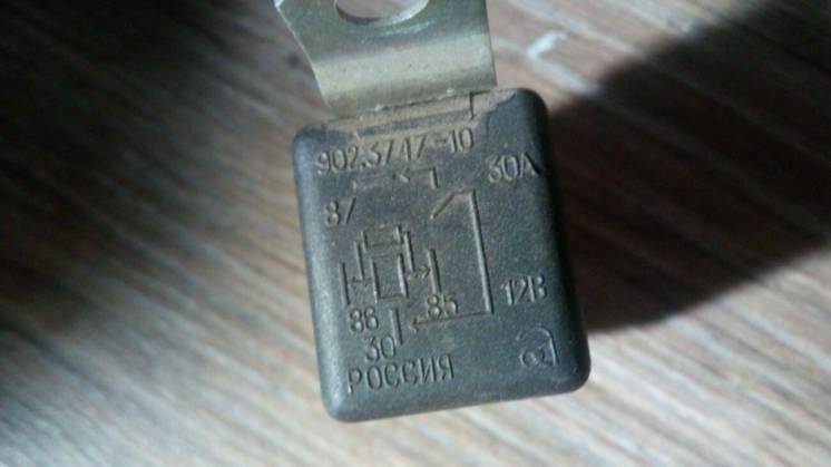 Реле 4-х конт. с резистором 12 вольт 30 ампер- 982.3777-10
