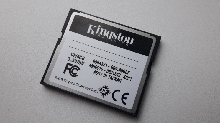 Карту памяти Compact Flash 4 Gb Kingston