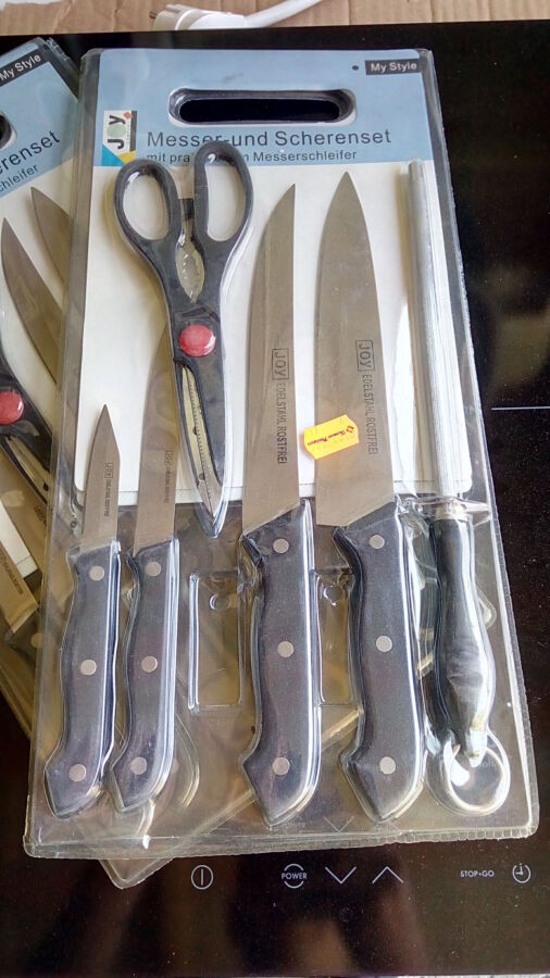 Набір кухонних ножів. набор ножей.