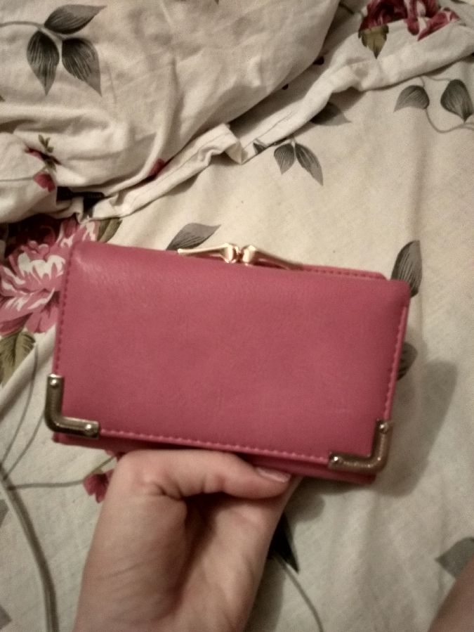 Розовый кошелёк с очень многими карманами