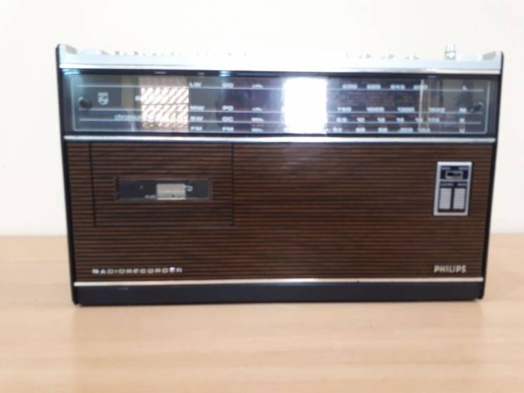Магнитофон Philips Radiorecorder