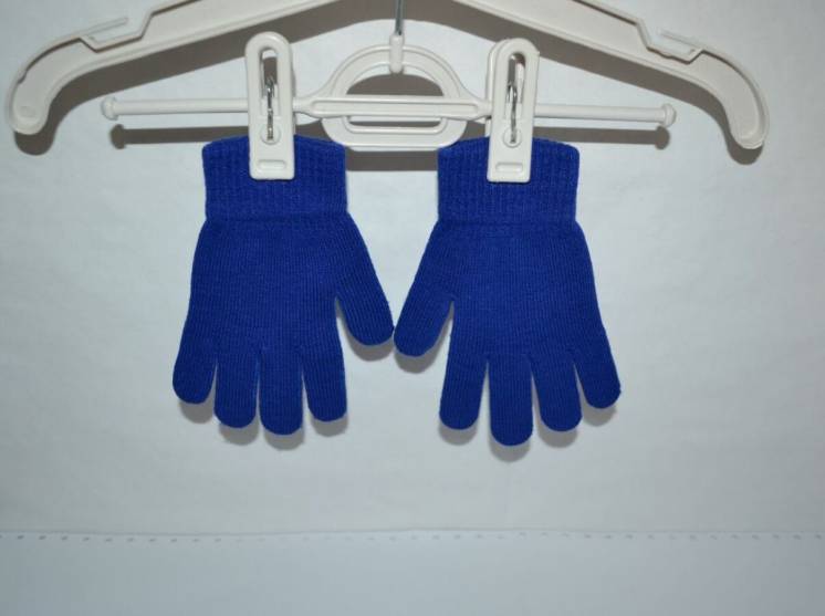 Детские демисезонные перчатки на 4-6 лет в отличном состоянии.