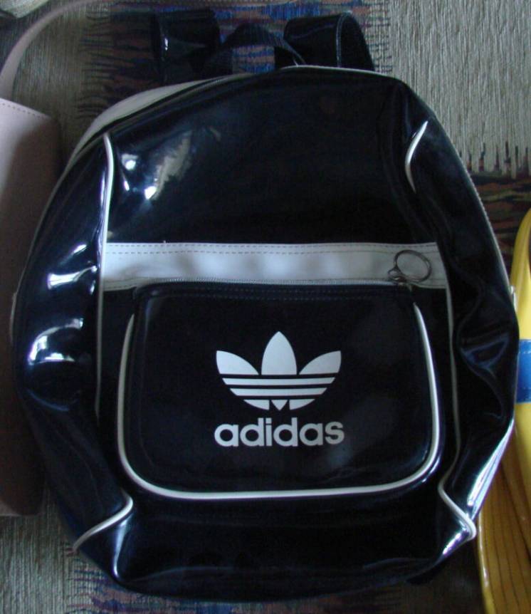 Лакований невеличкий рюкзак Adidas