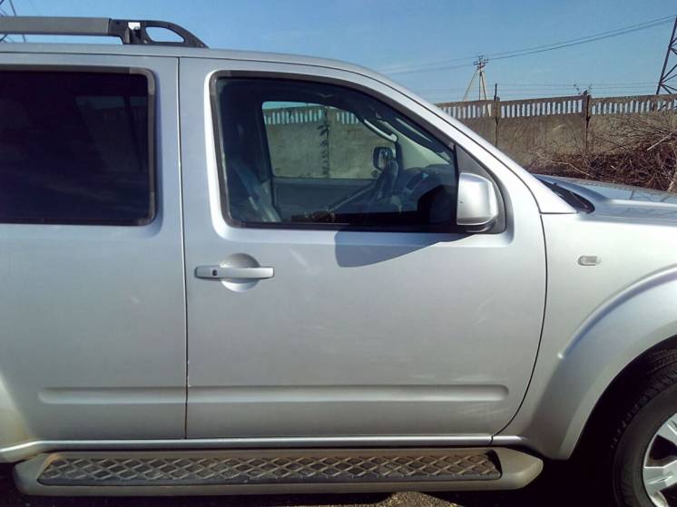 Nissan Pathfinder Navara двери
