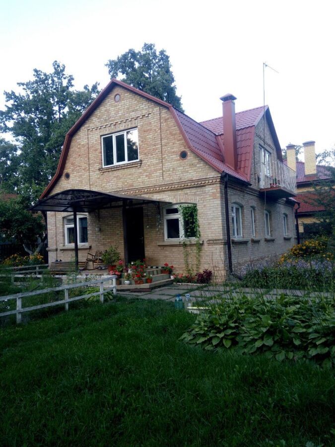Продам двухэтажный дом под Киевом