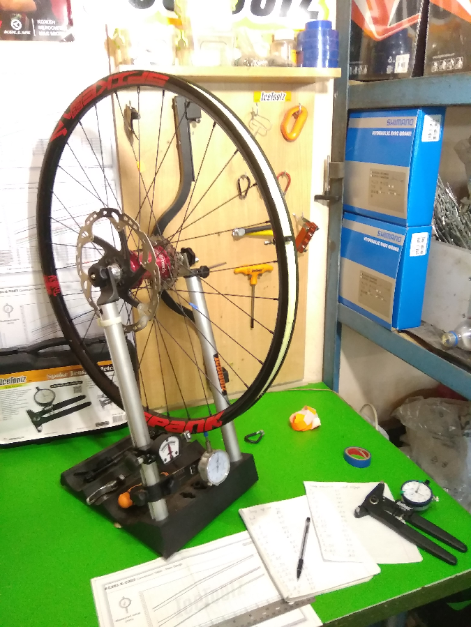 Центровка, сборка, балансировка велосипедных колес по тензометру