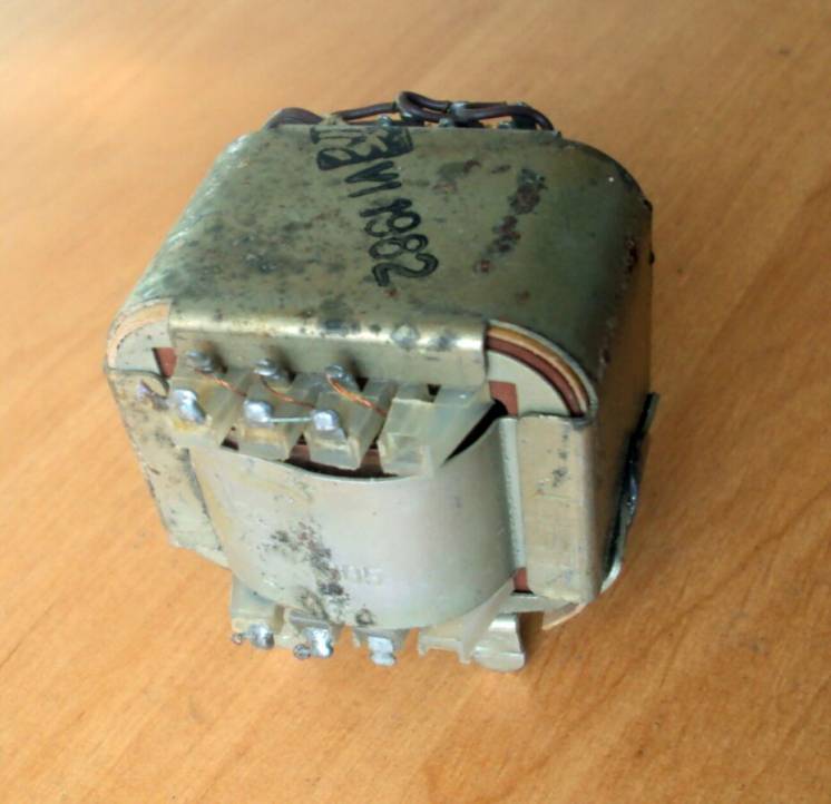 Трансформатор питания радиоприемника ленинград-010 ( ~220 V / ~17 V )