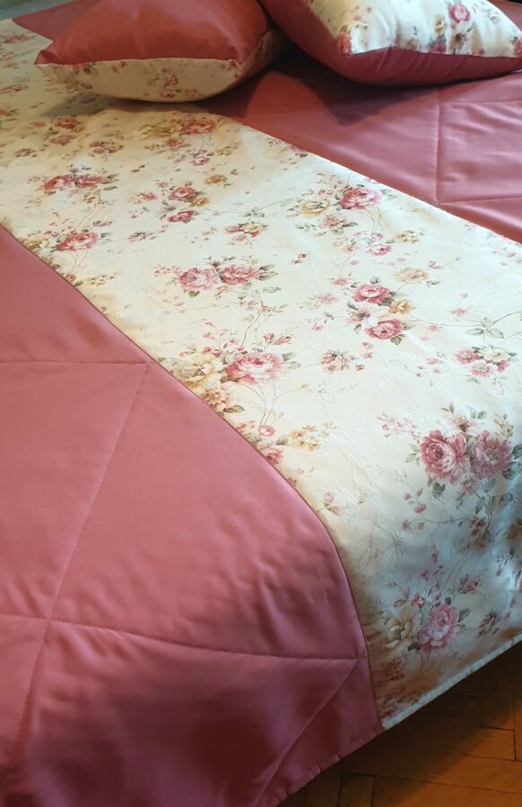 Плед покрывало на кровать с декоративными подушками