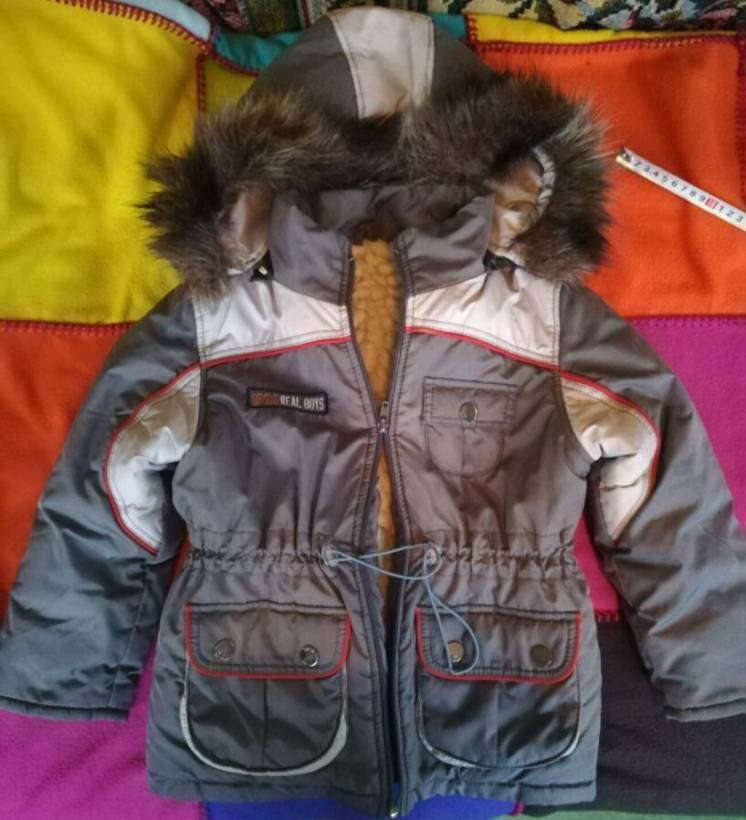 Курточка зимняя 110-116 р. на овчинке 200 грн