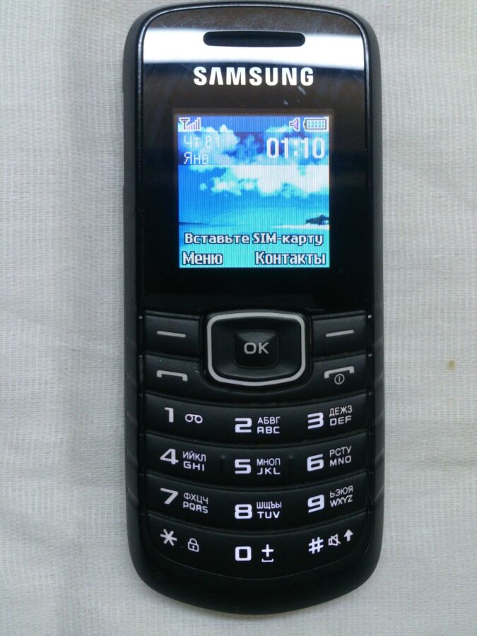 Мобильный кнопочный телефон Samsung Gt-e1080i