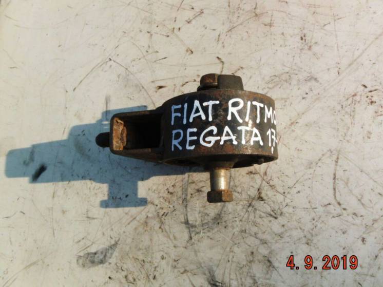 На Fiat Ritmo, Regata 1,7 - 1,9d (td) подушка опирания кпп