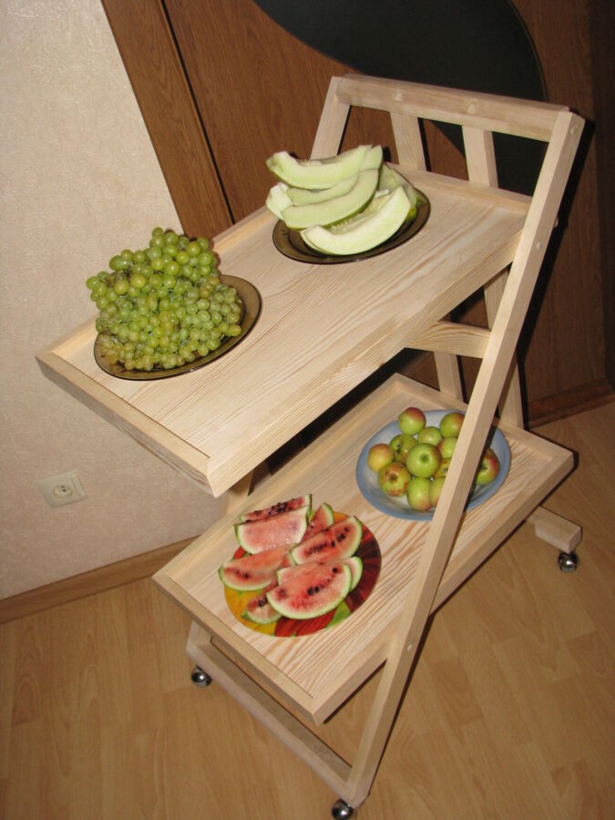 Сервировочный столик деревянный на колесиках