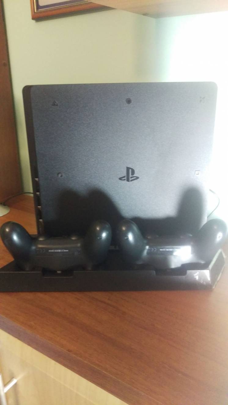 Вертикальная подставка для для PS4 / Playstation 4 Slim