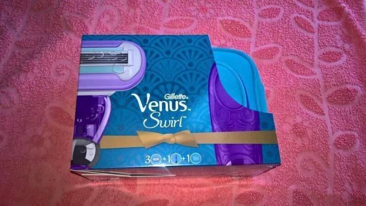 Подарочный набор для женщин Gillette Venus Swirl станок+3касети+космет