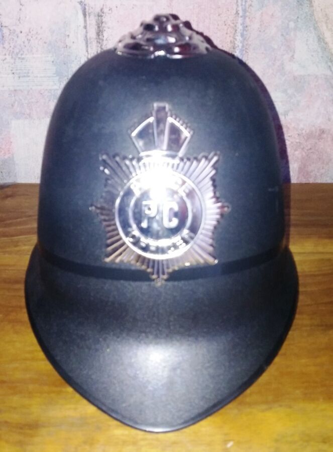 Детский шлем полицейского