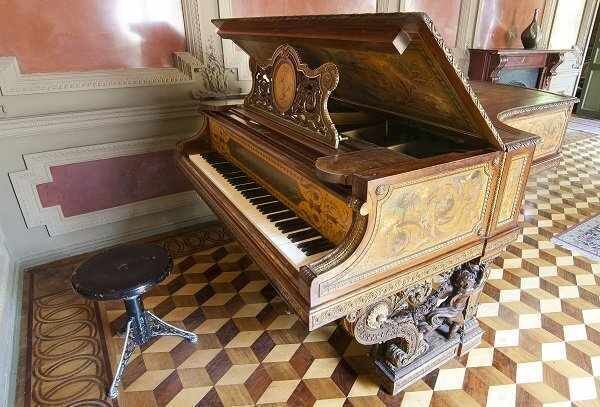 Документы для вывоза старинного рояля или пианино из украины оформляю