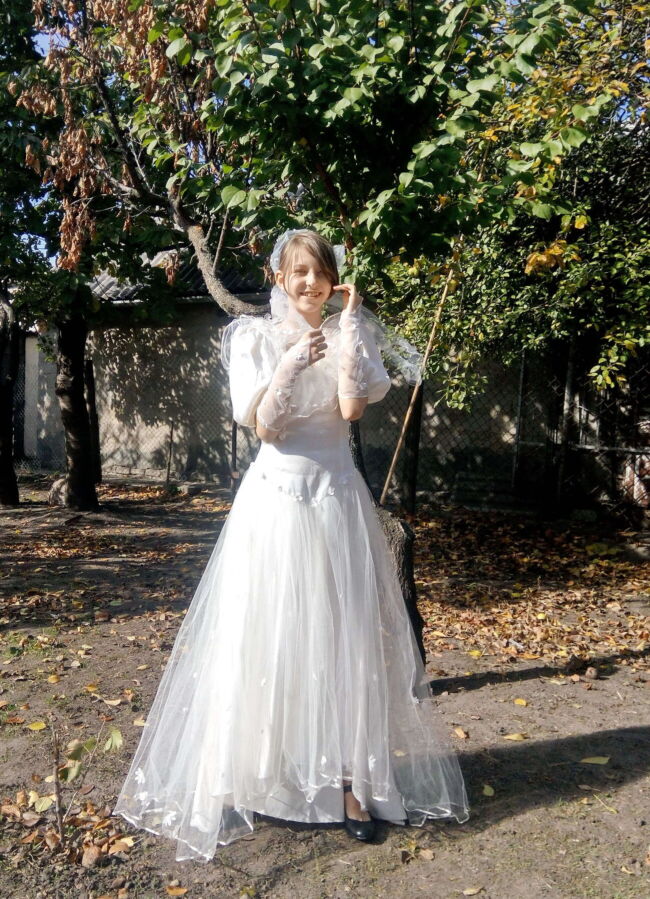 Свадебное платье для изящной невесты.