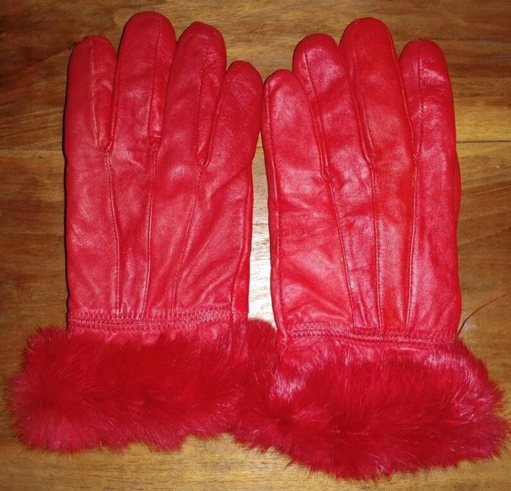 Женские кожаные перчатки с опушкой